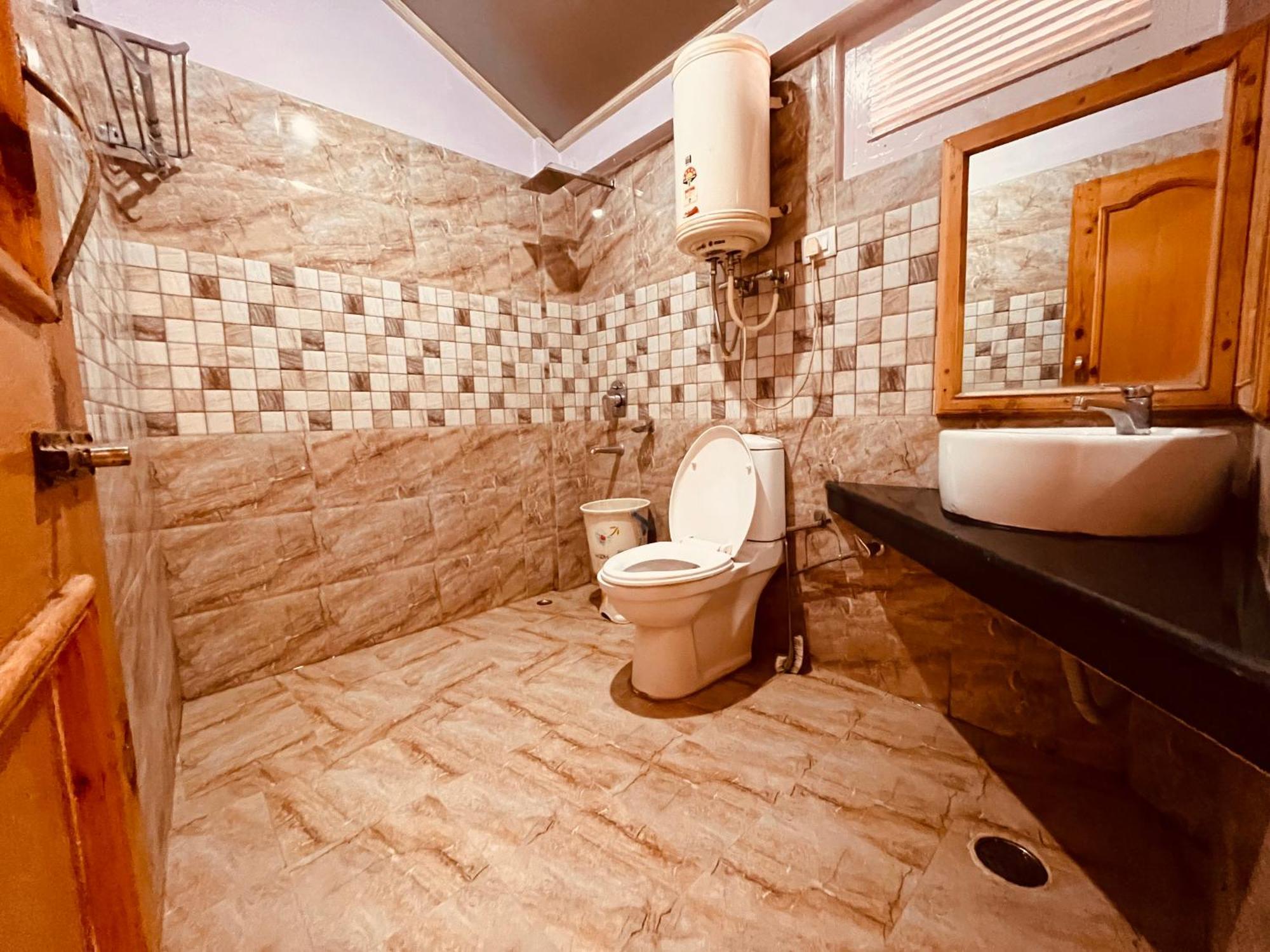 Hotel Hollywood Manali - Scenic River & Mountain View With Premium Rooms 外观 照片